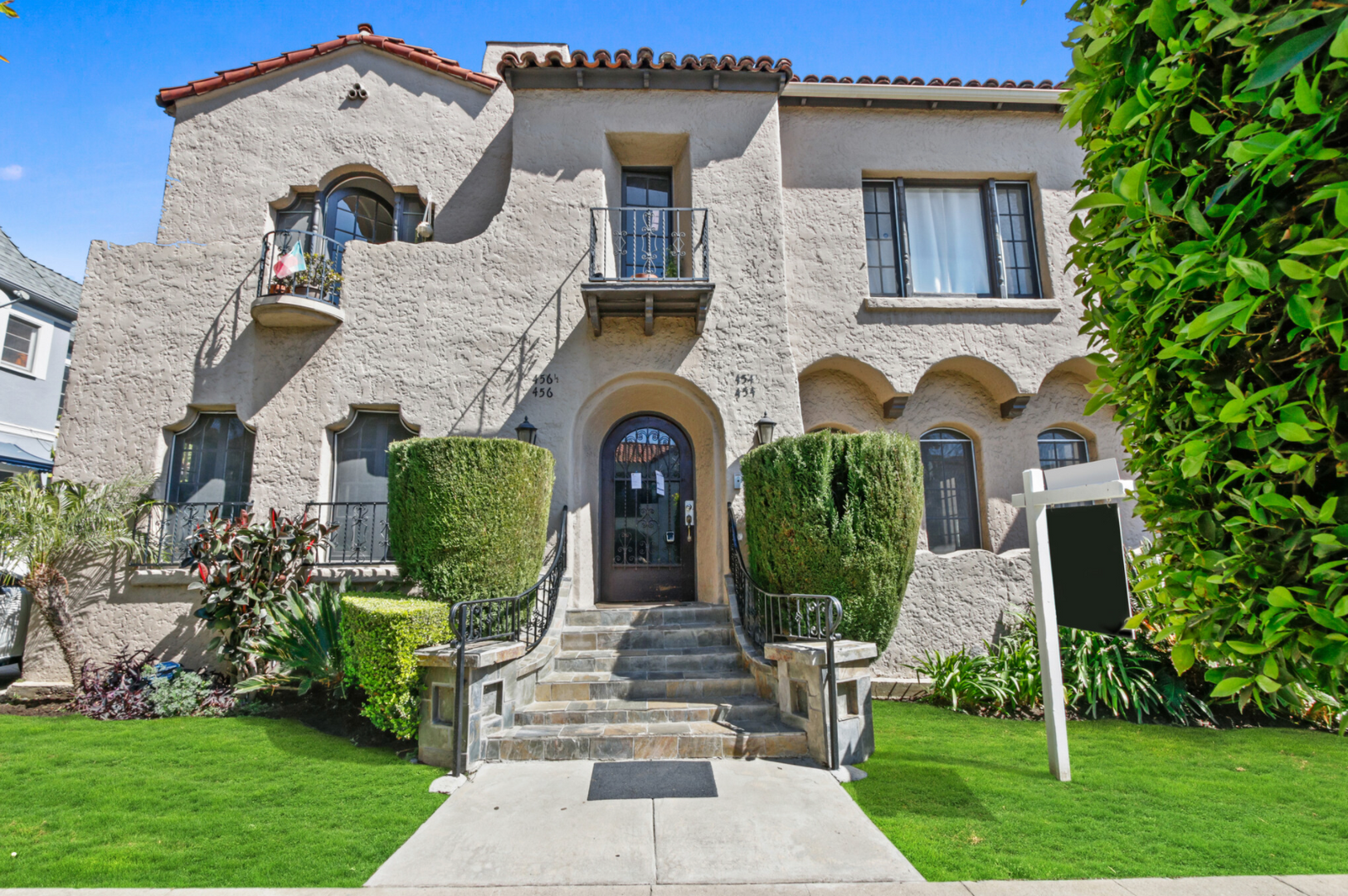 Los Angeles Apartment: 454 N. Orange Grove Ave.