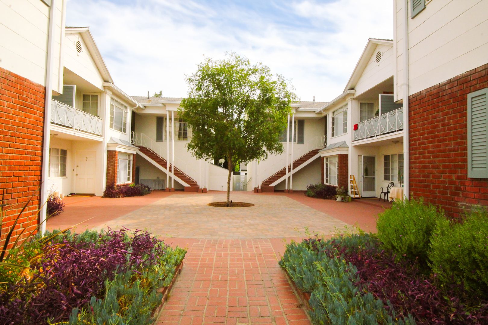 Studio City Apartment: 12012 - 12016 Moorpark St.