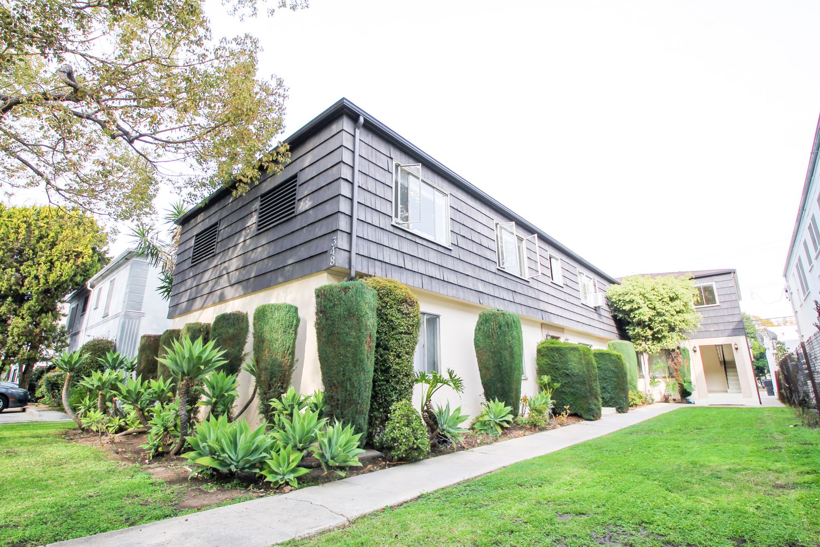 Beverly Hills Apartment: 348 N. Maple Dr.