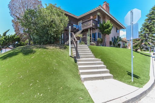 Ocean View! Charming 2 Bedroom 1 bath Unit just Steps to the Beach!! – photo 1