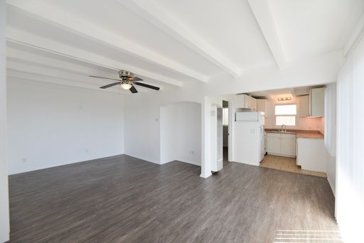 Spacious and Bright! Upper Level 1 Bedroom with peekaboo Ocean View!