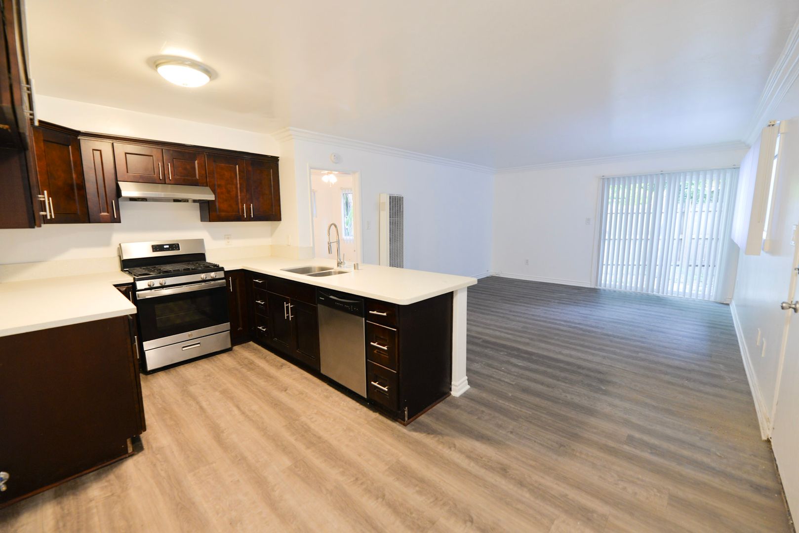 San Clemente Apartment: 247 Avenida Del Poniente