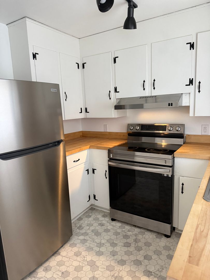 Lynchburg Apartment: 1200 Liggates Rd