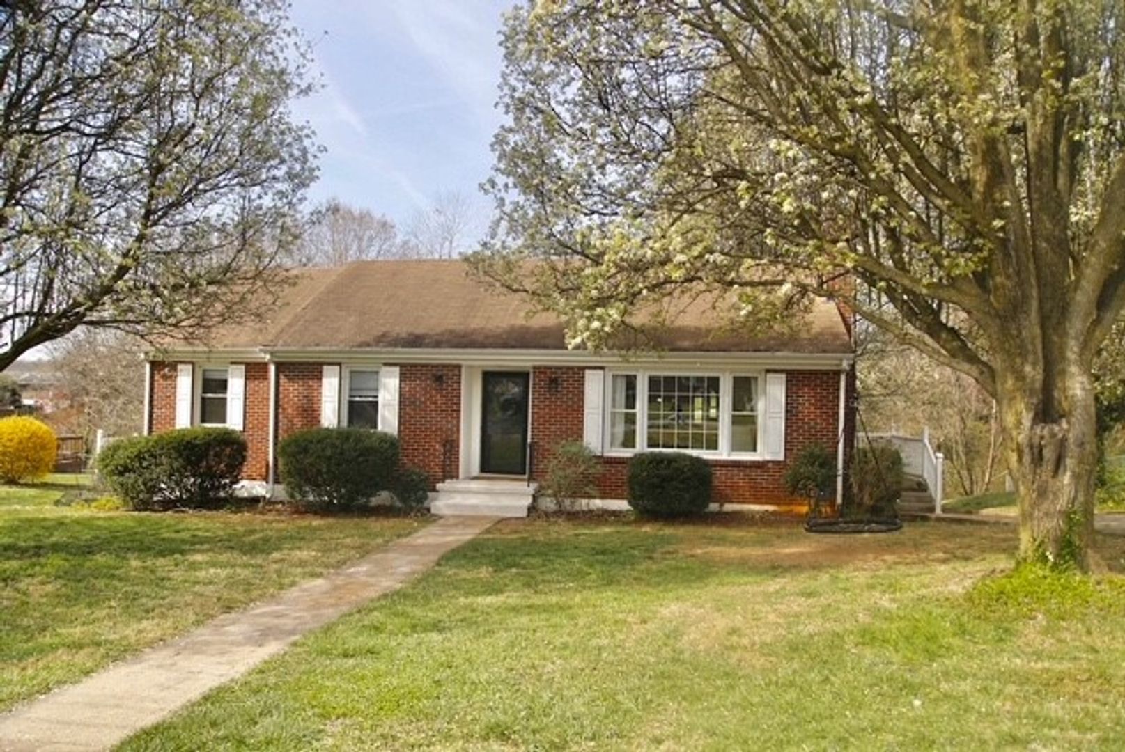 Lynchburg House: 107 Middleboro Place