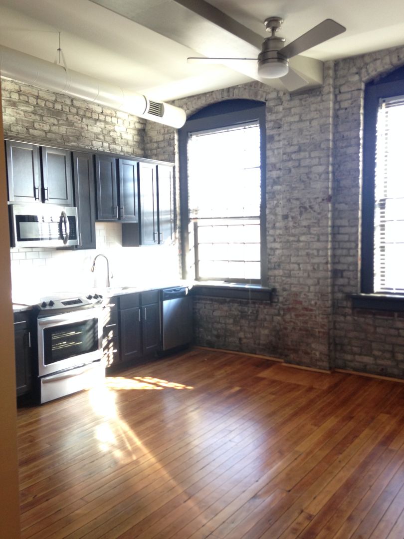Lynchburg Apartment: 926 Commerce Street
