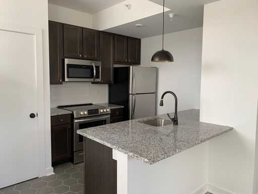 Newly Renovated One Bedroom – photo 1