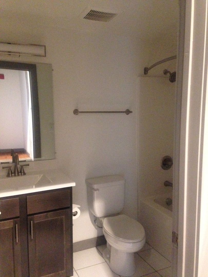 Lynchburg Apartment: 926 Commerce Street