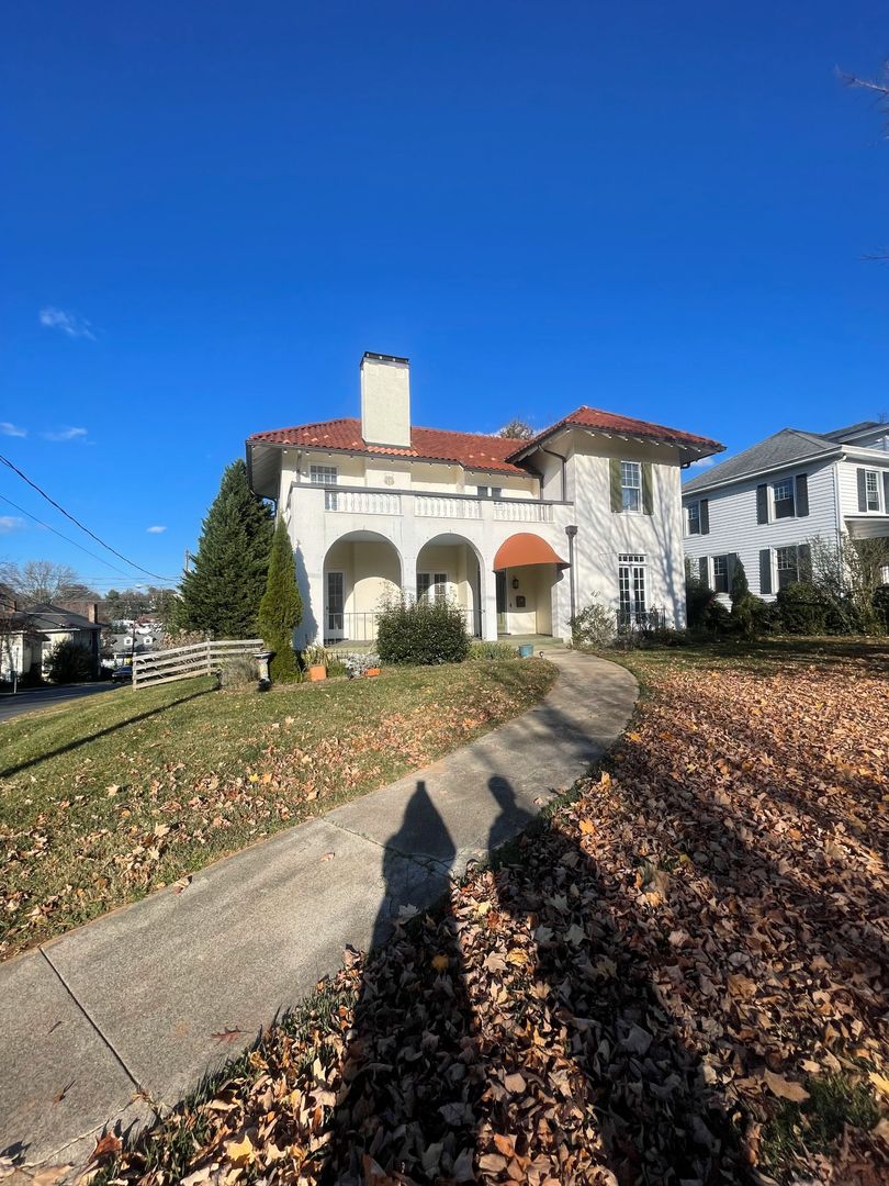 Lynchburg House: 302 Boston Avenue
