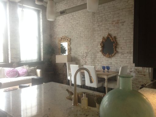 Downtown 2BR Loft with Modern Finishes – photo 1