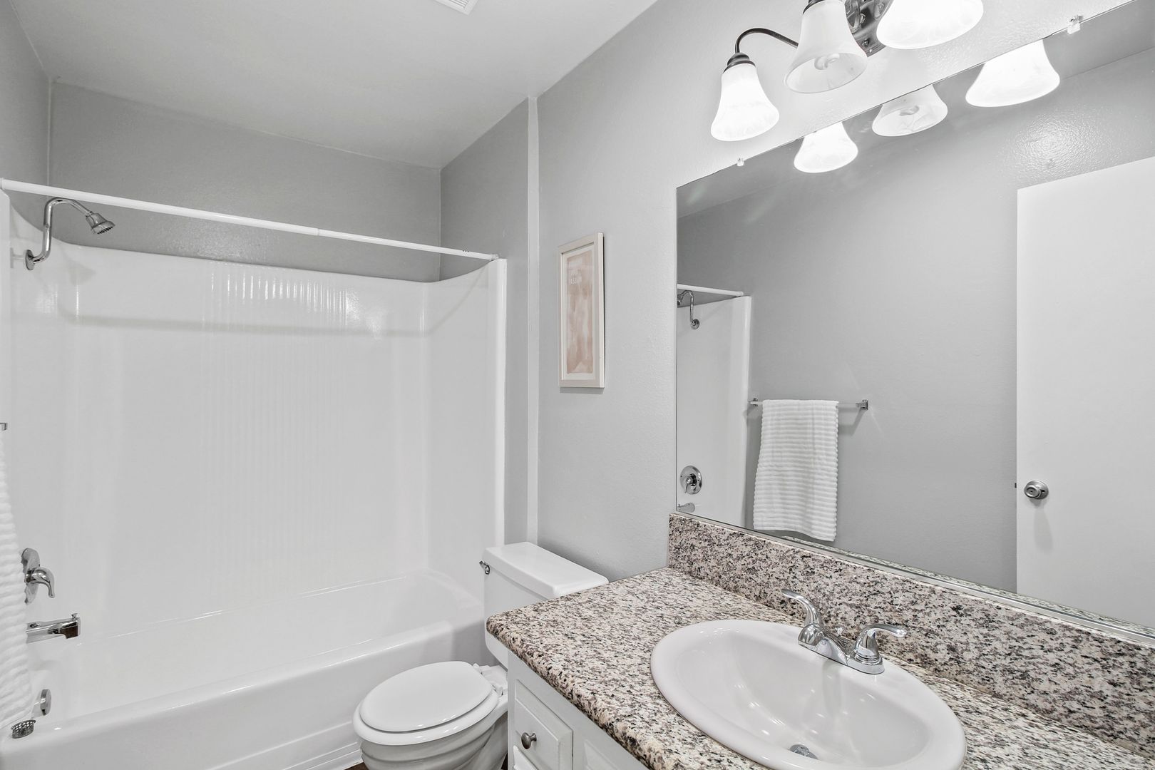 Villa Marseilles Apartments 8 of 12