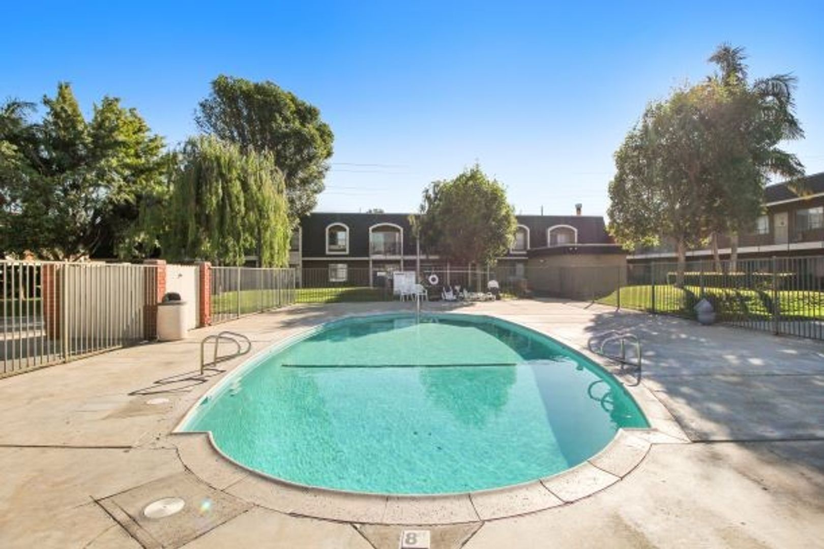Villa Marseilles Apartments 37 of 43