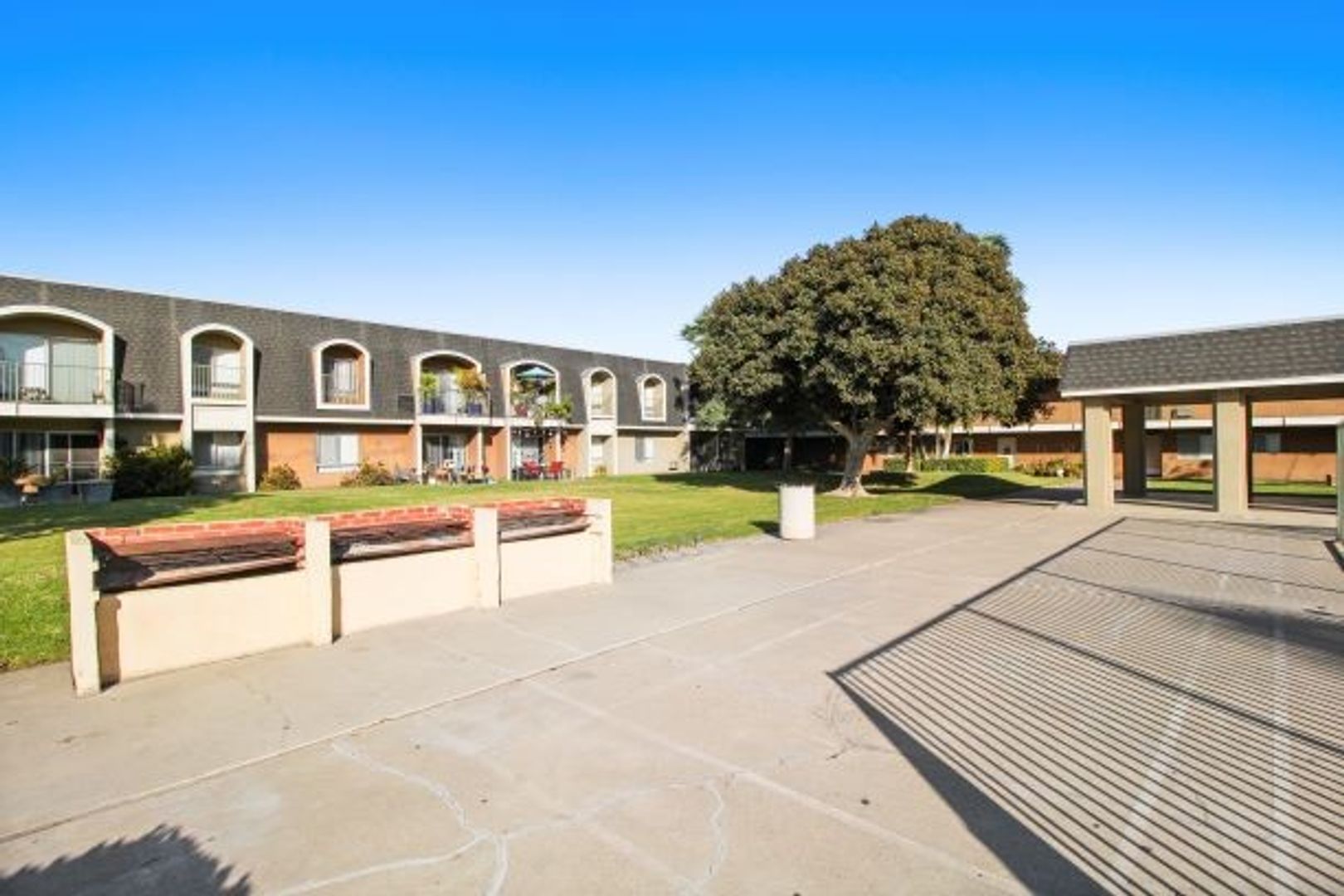 Villa Marseilles Apartments 43 of 43