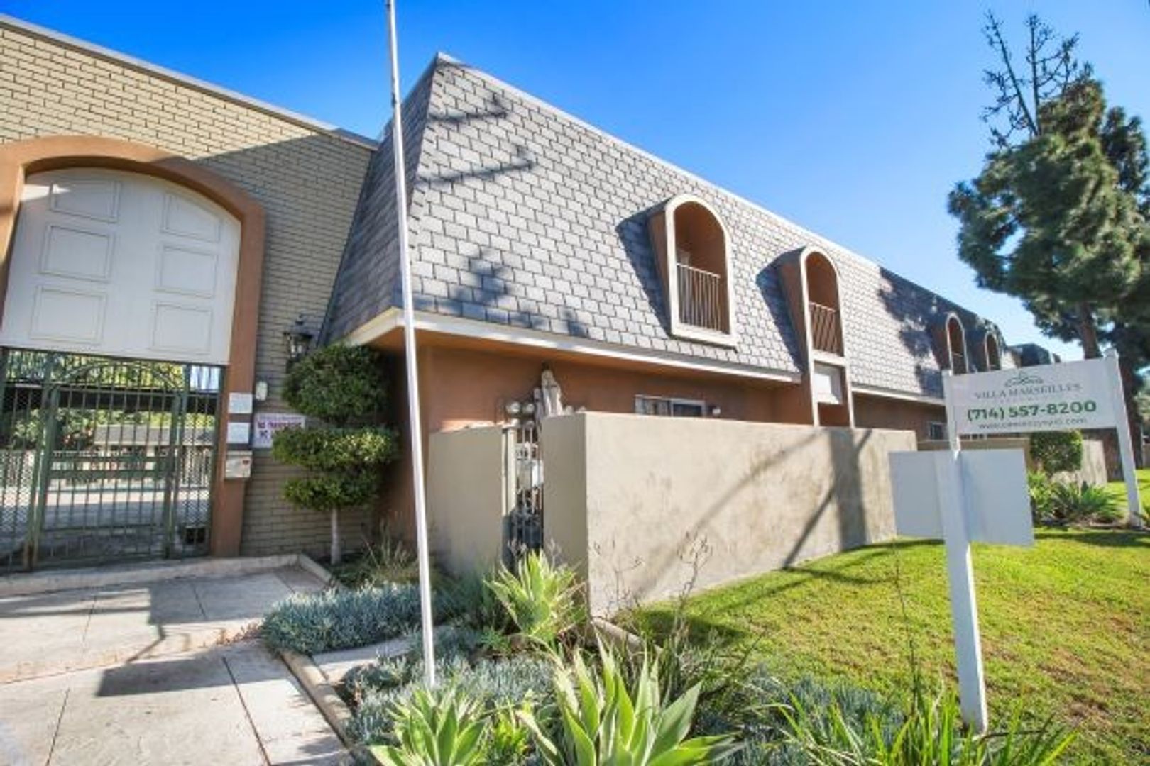 Villa Marseilles Apartments 35 of 43