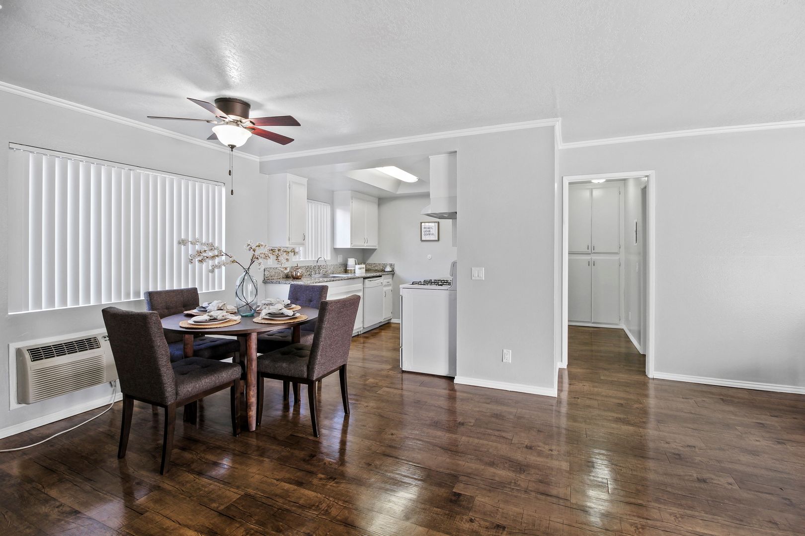 Villa Marseilles Apartments 9 of 43