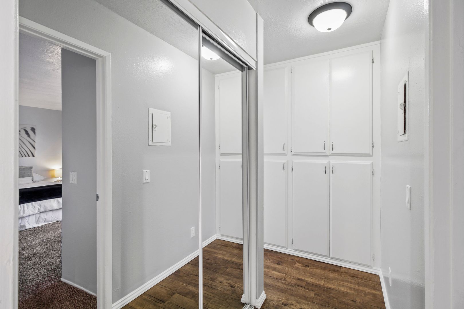 Villa Marseilles Apartments 12 of 43