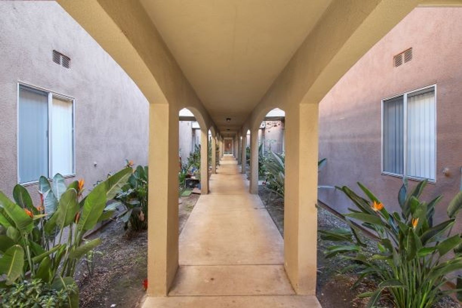 Villa Marseilles Apartments 33 of 43