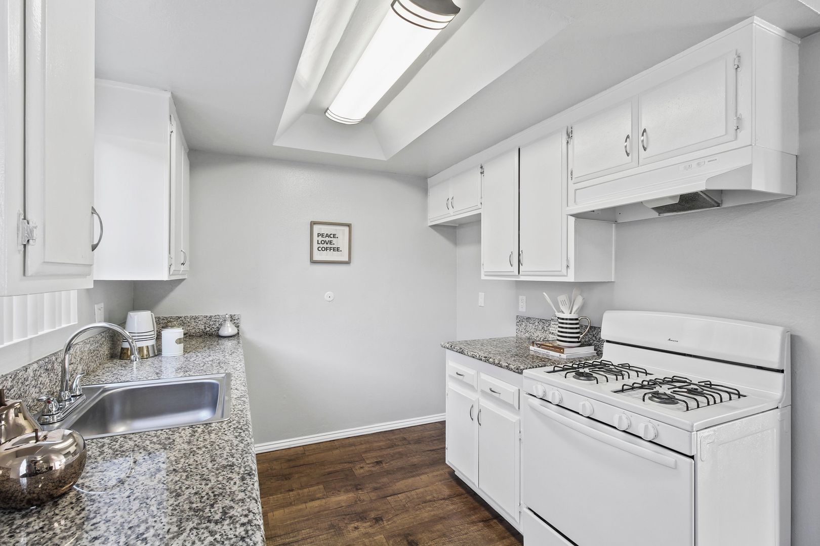 Villa Marseilles Apartments 4 of 12