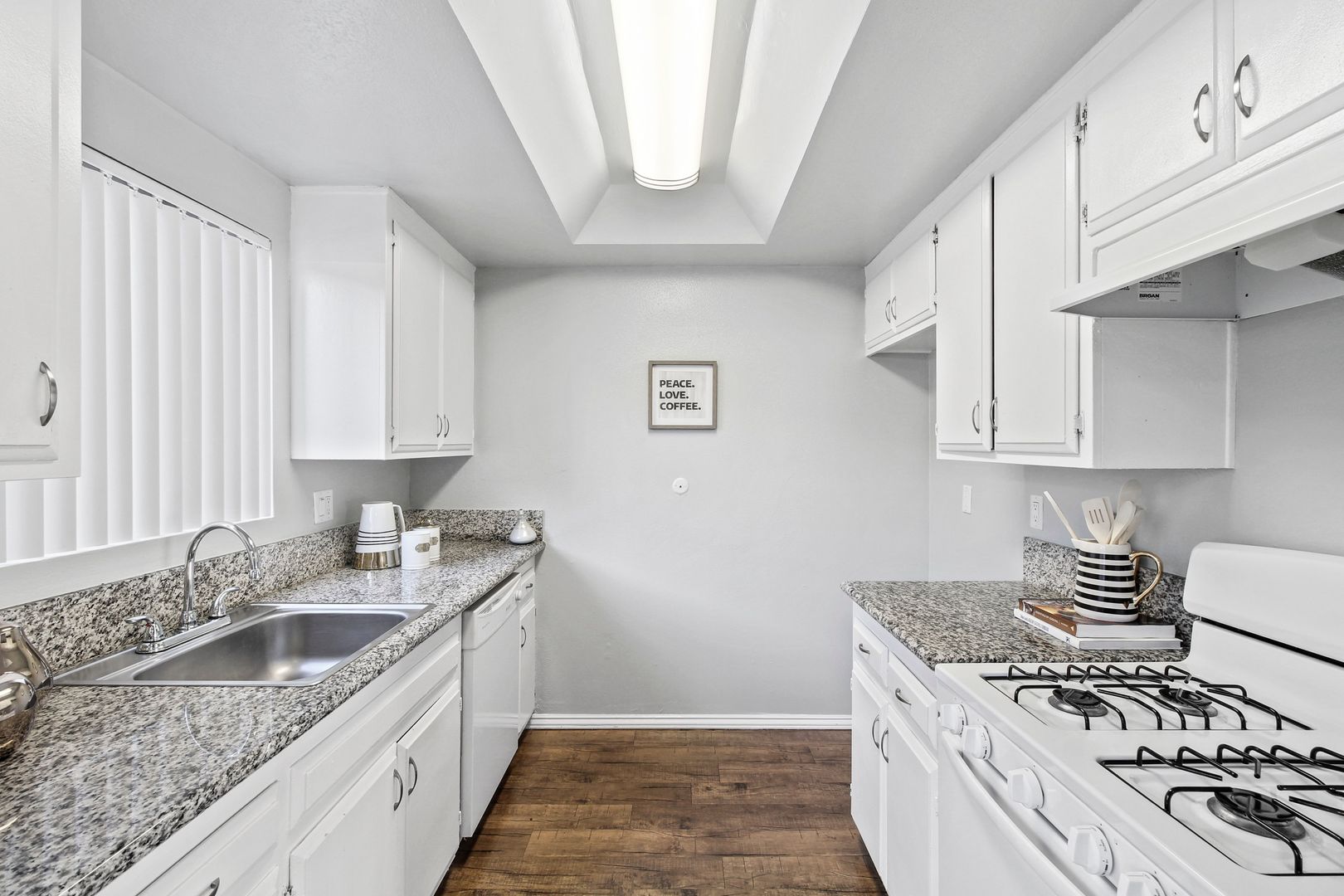 Villa Marseilles Apartments 5 of 12