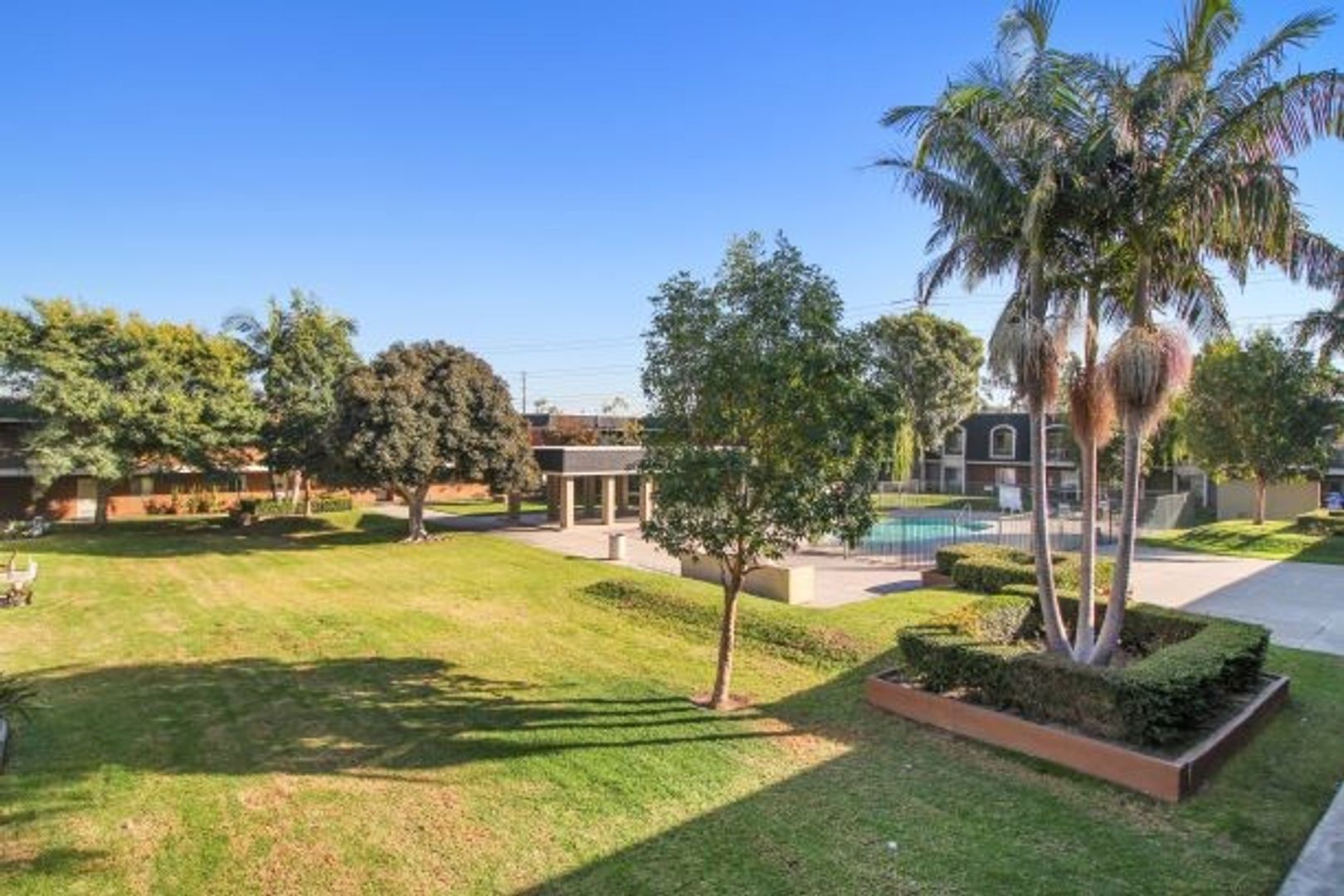 Villa Marseilles Apartments 39 of 43