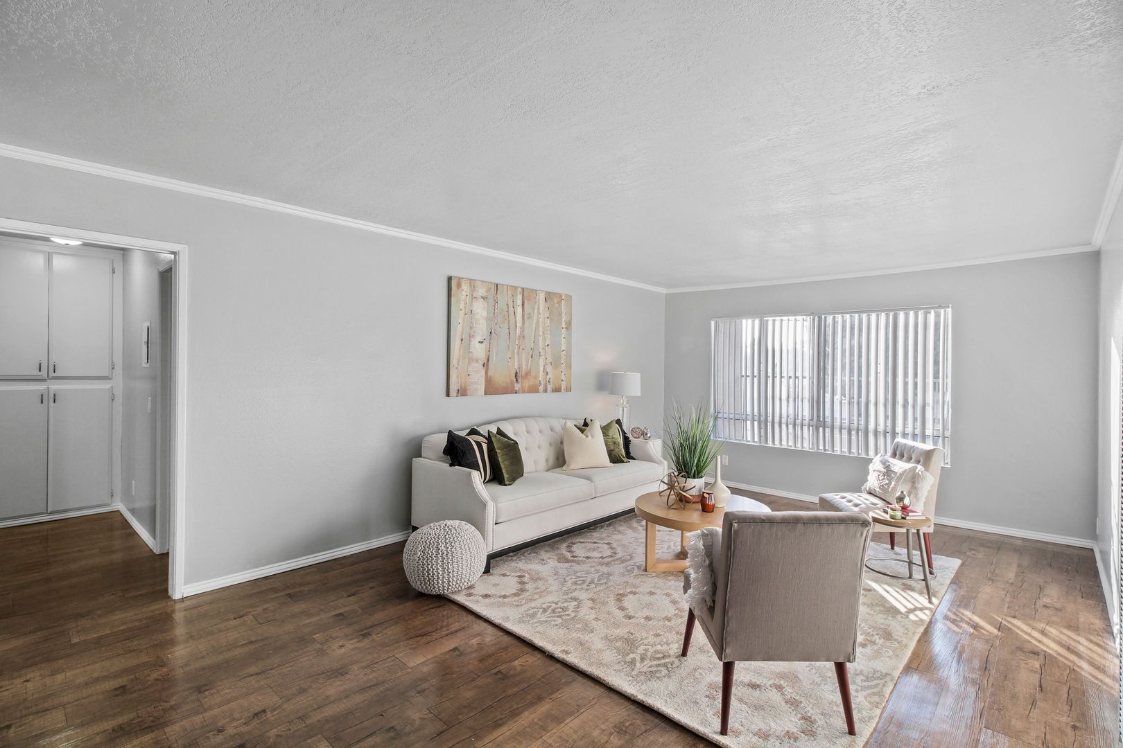 Villa Marseilles Apartments 3 of 12
