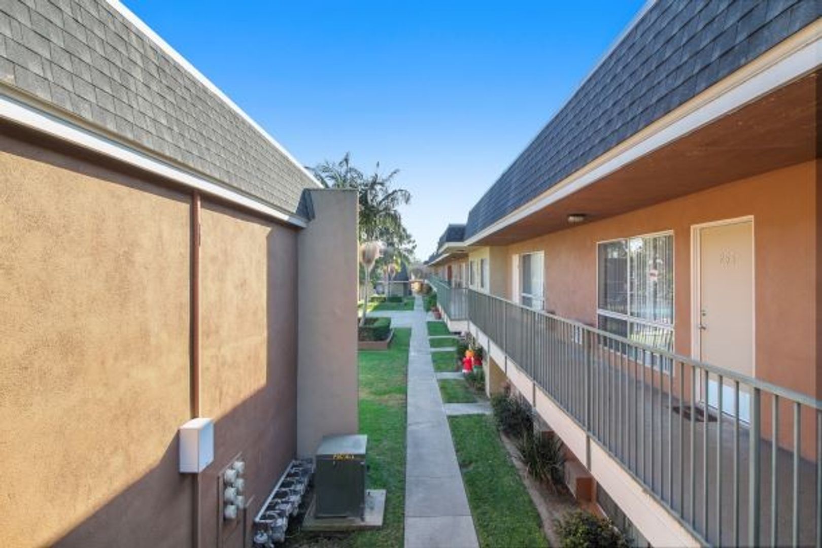 Villa Marseilles Apartments 40 of 43