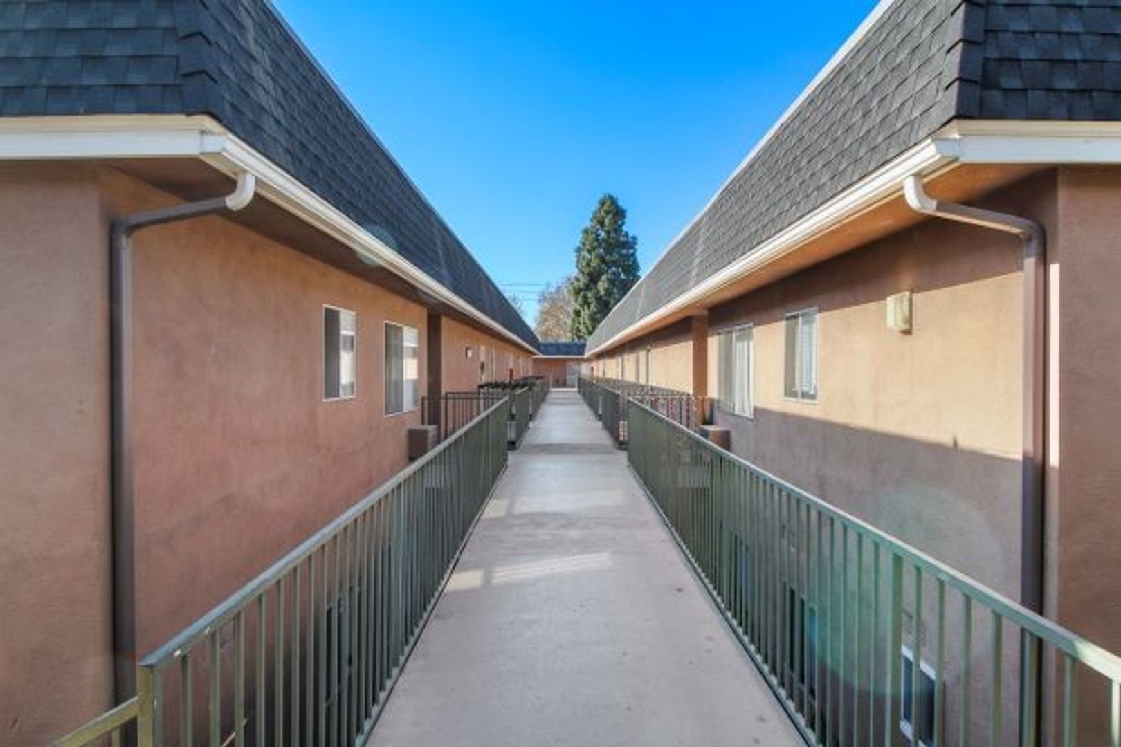 Villa Marseilles Apartments 31 of 43