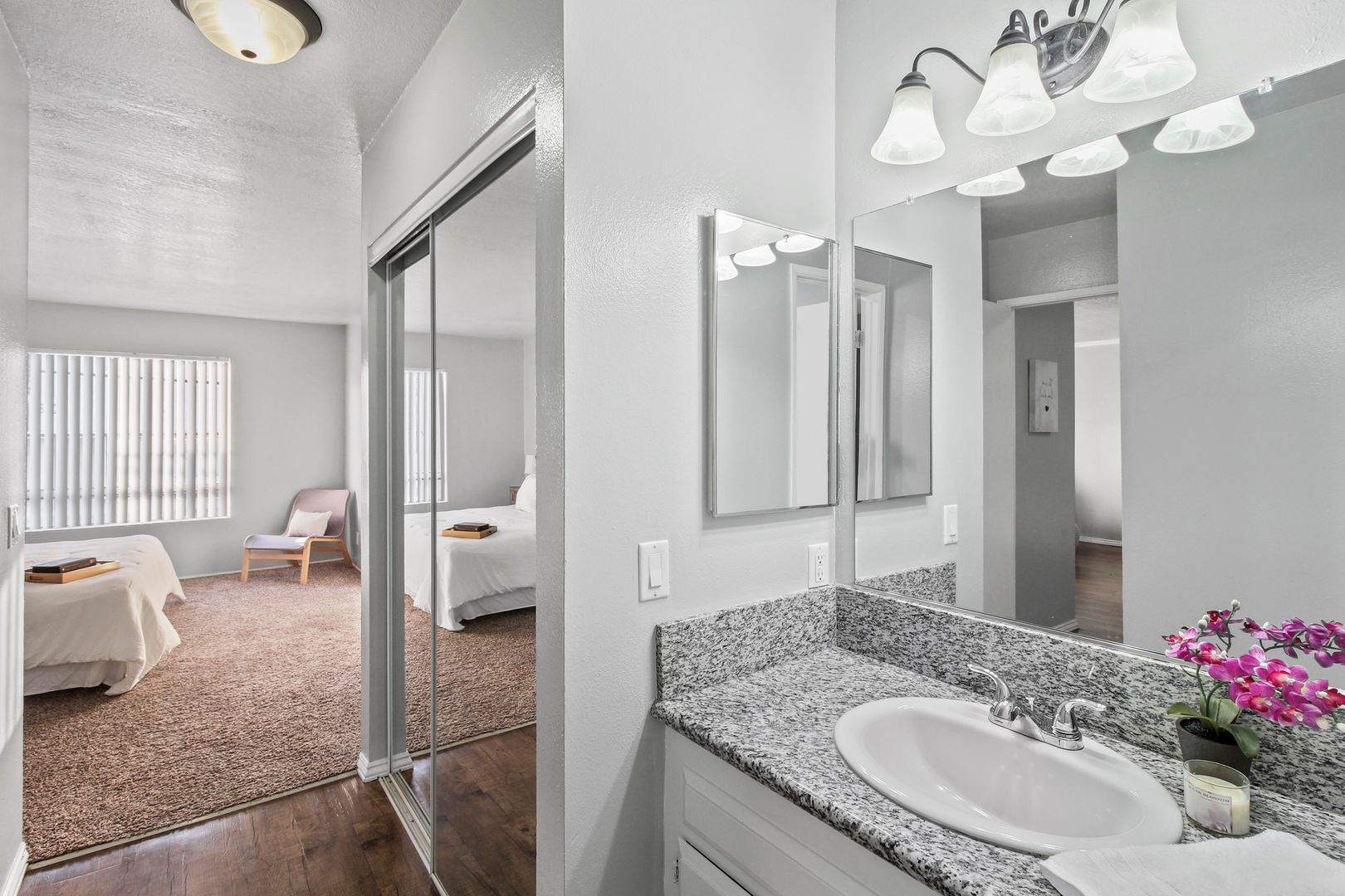 Villa Marseilles Apartments 18 of 43