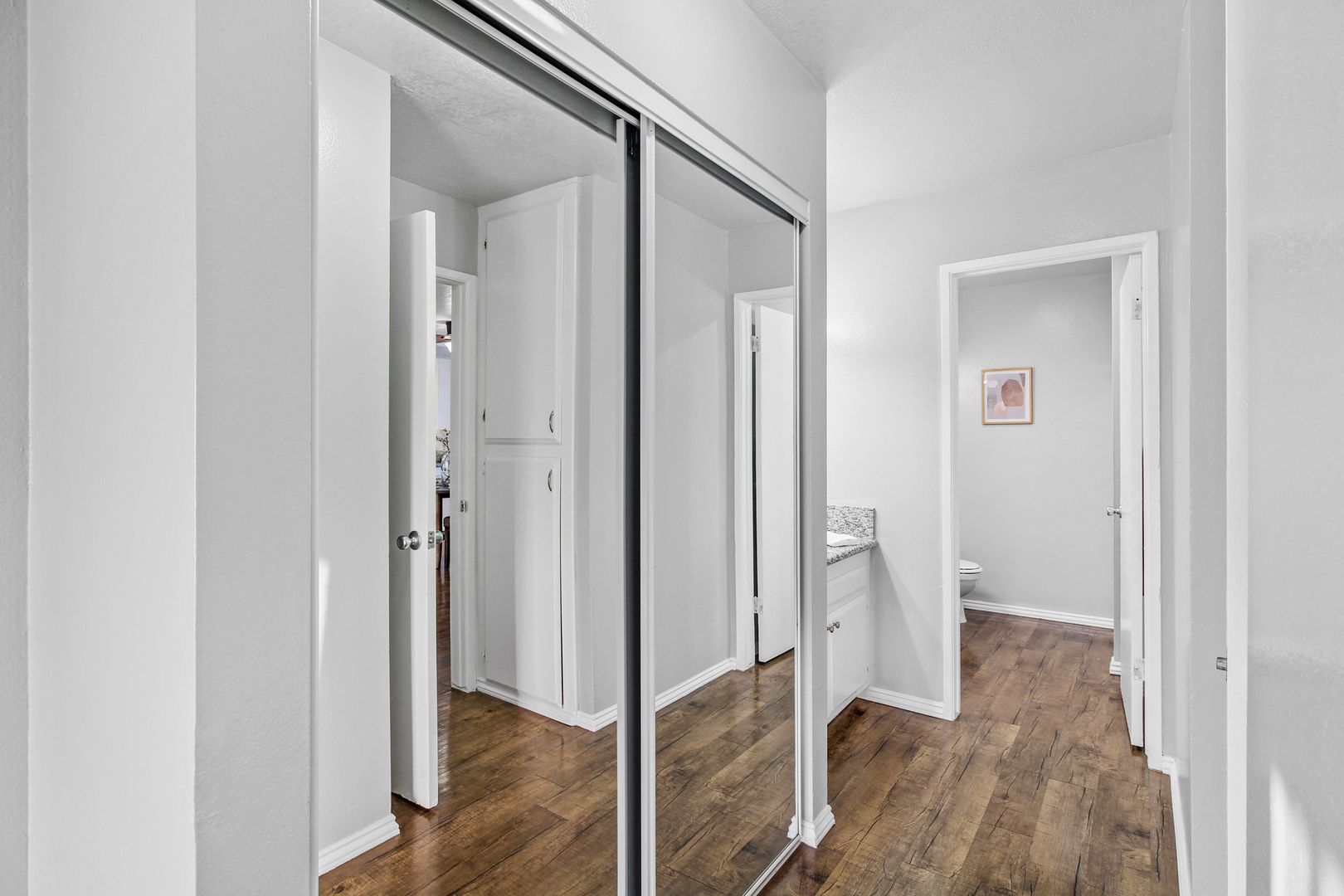 Villa Marseilles Apartments 13 of 43