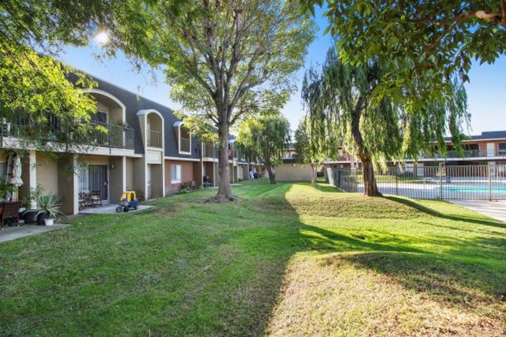 Villa Marseilles Apartments 42 of 43
