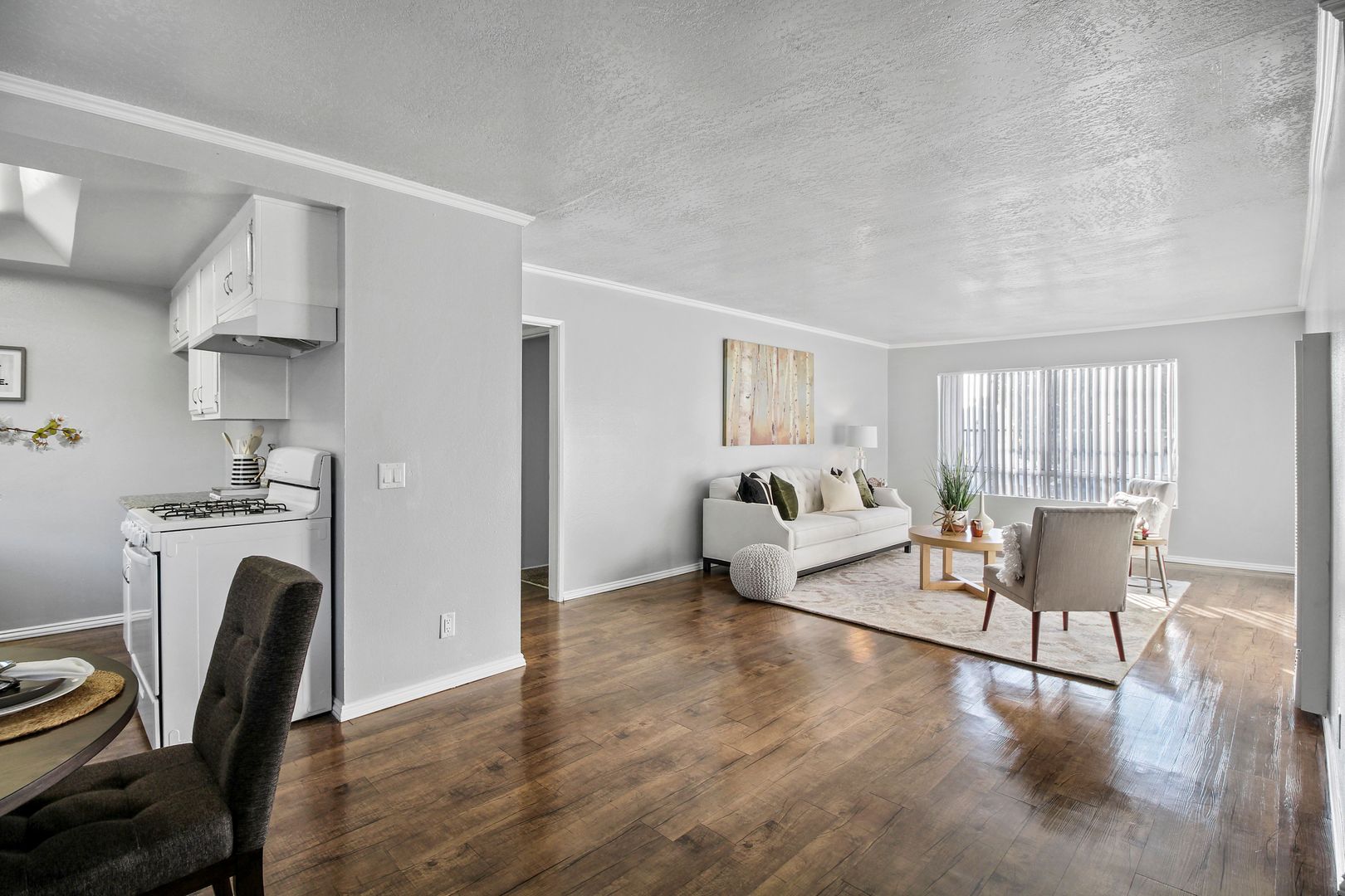 Villa Marseilles Apartments 11 of 43