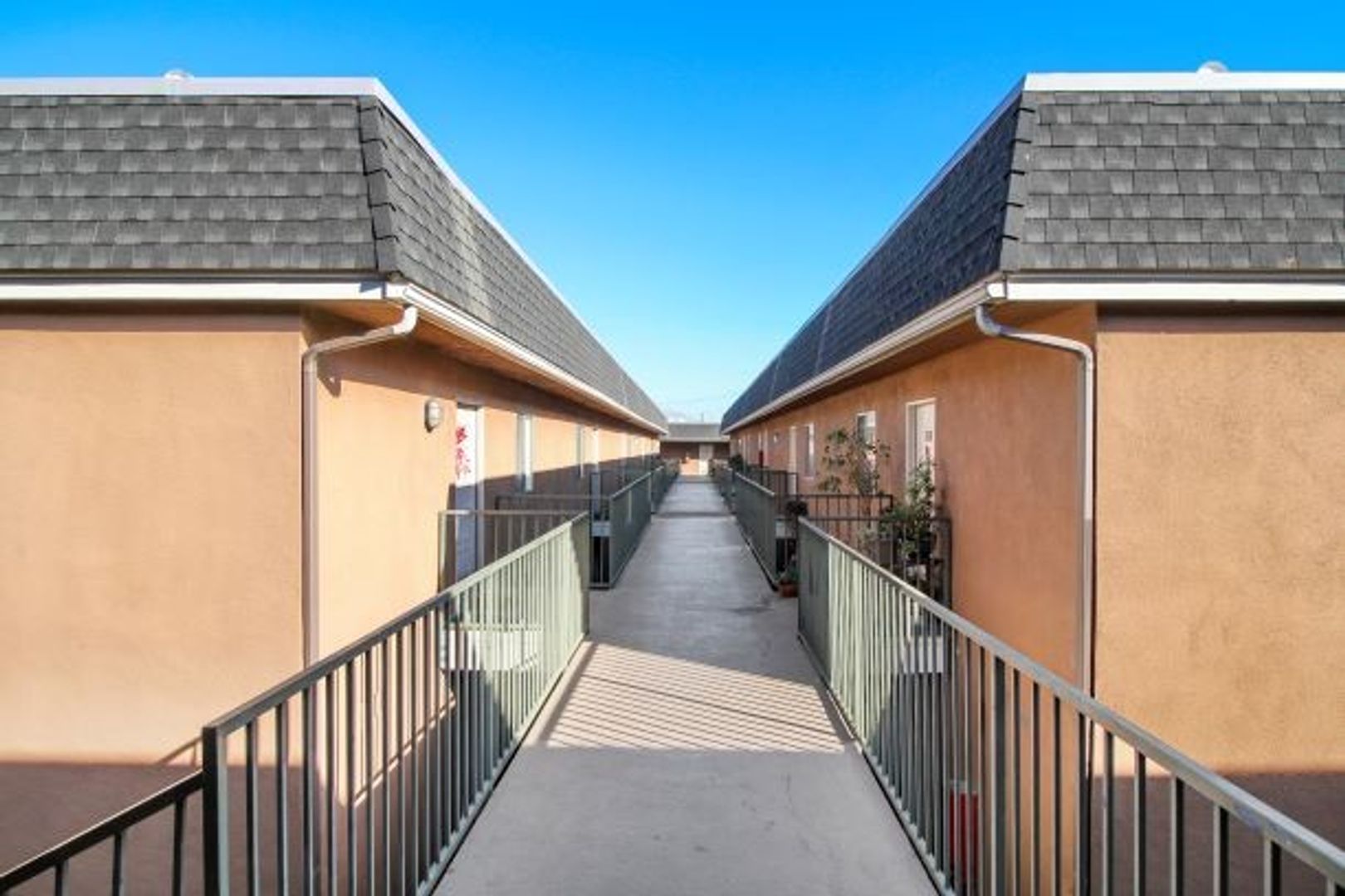 Villa Marseilles Apartments 41 of 43