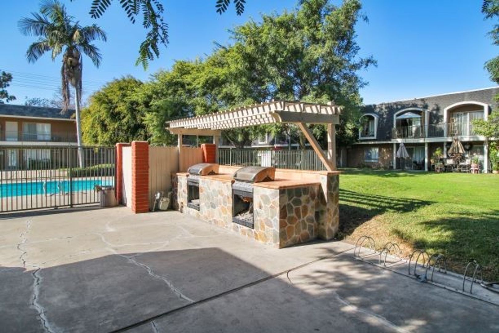 Villa Marseilles Apartments 28 of 43