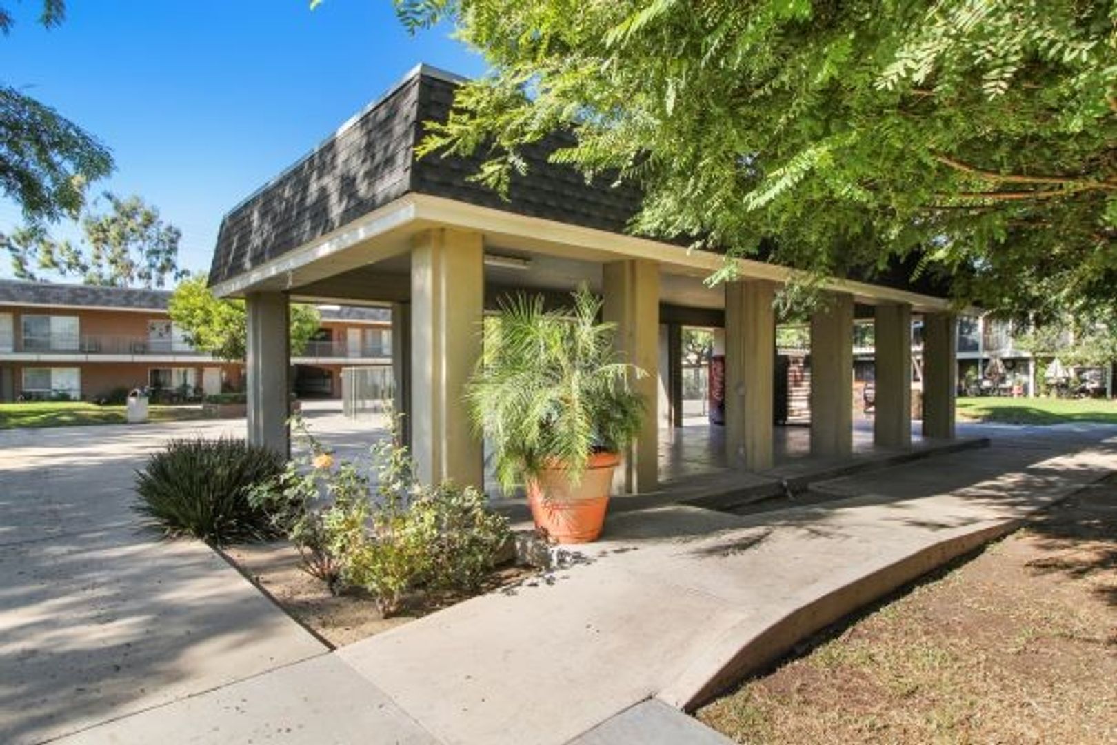 Villa Marseilles Apartments 27 of 43