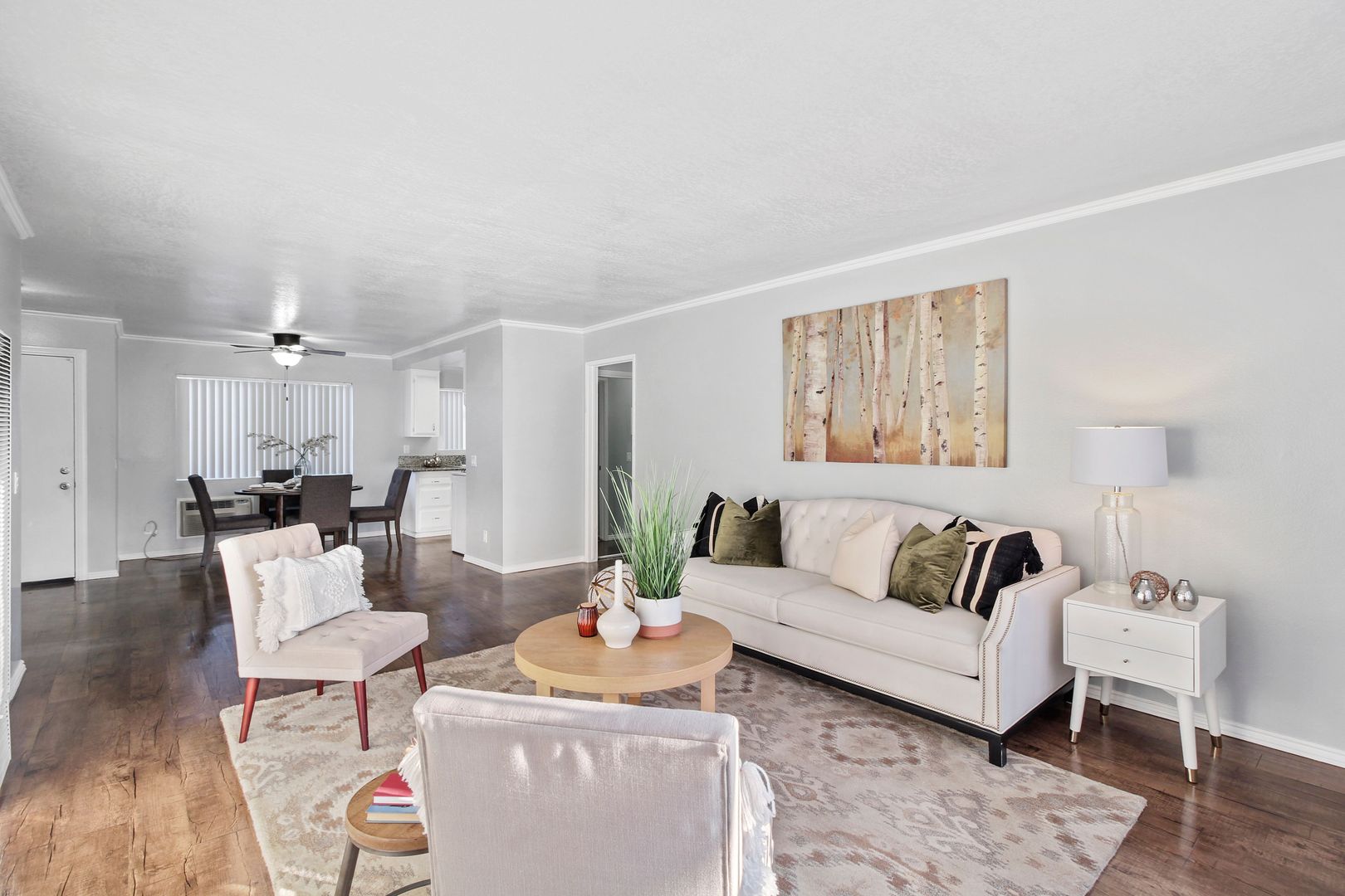 Villa Marseilles Apartments 10 of 12