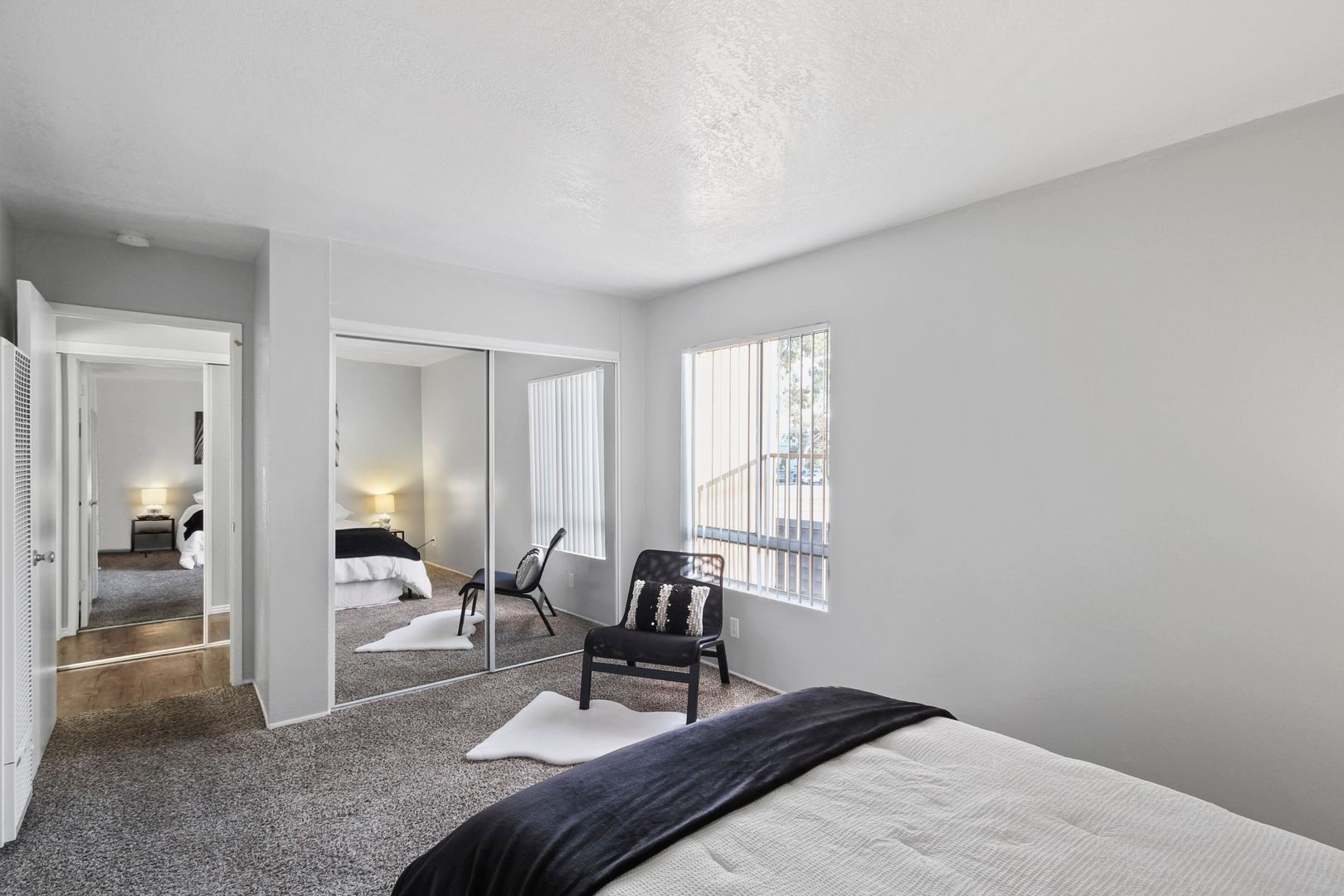 Villa Marseilles Apartments 7 of 12