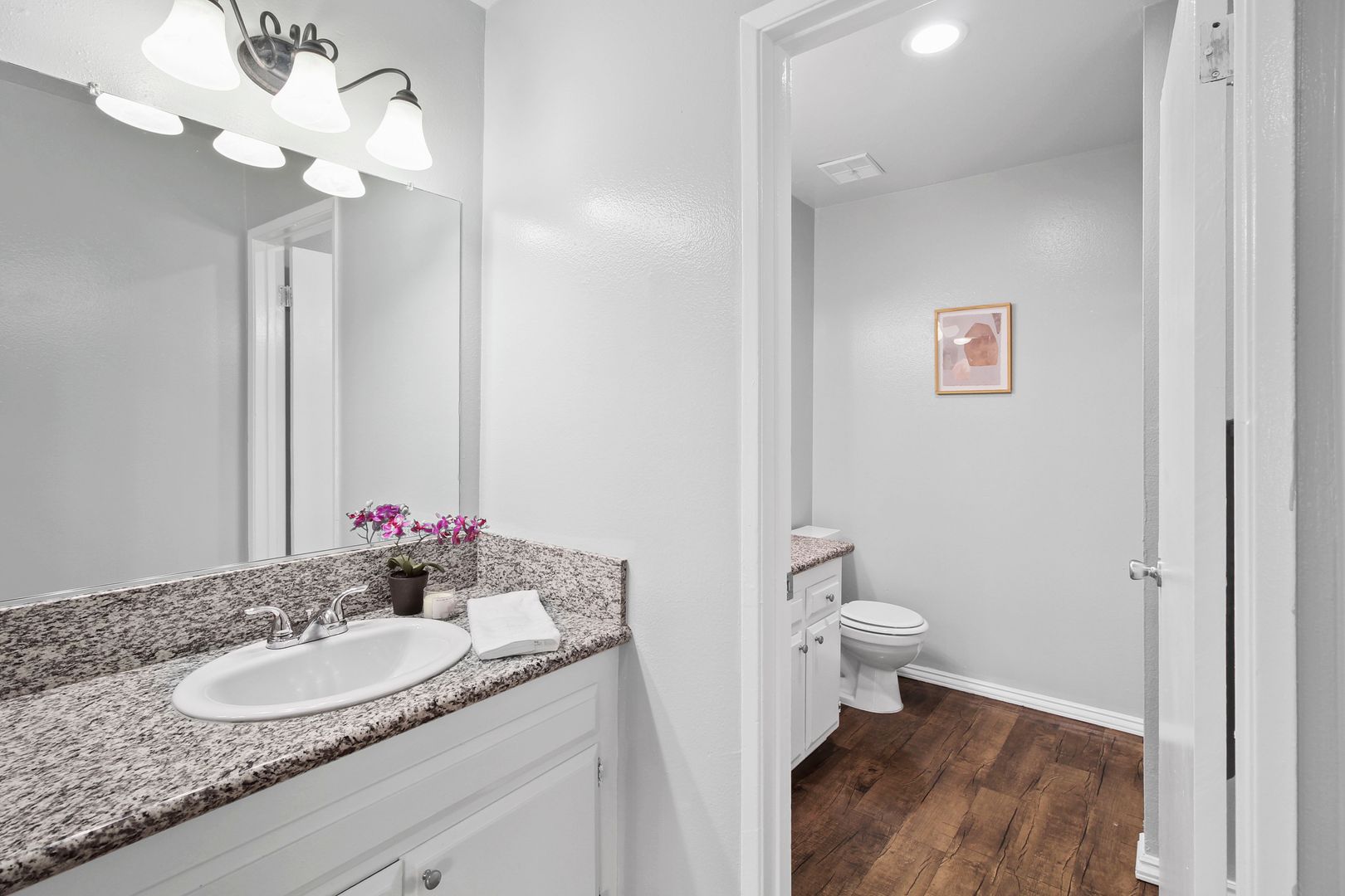 Villa Marseilles Apartments 11 of 12
