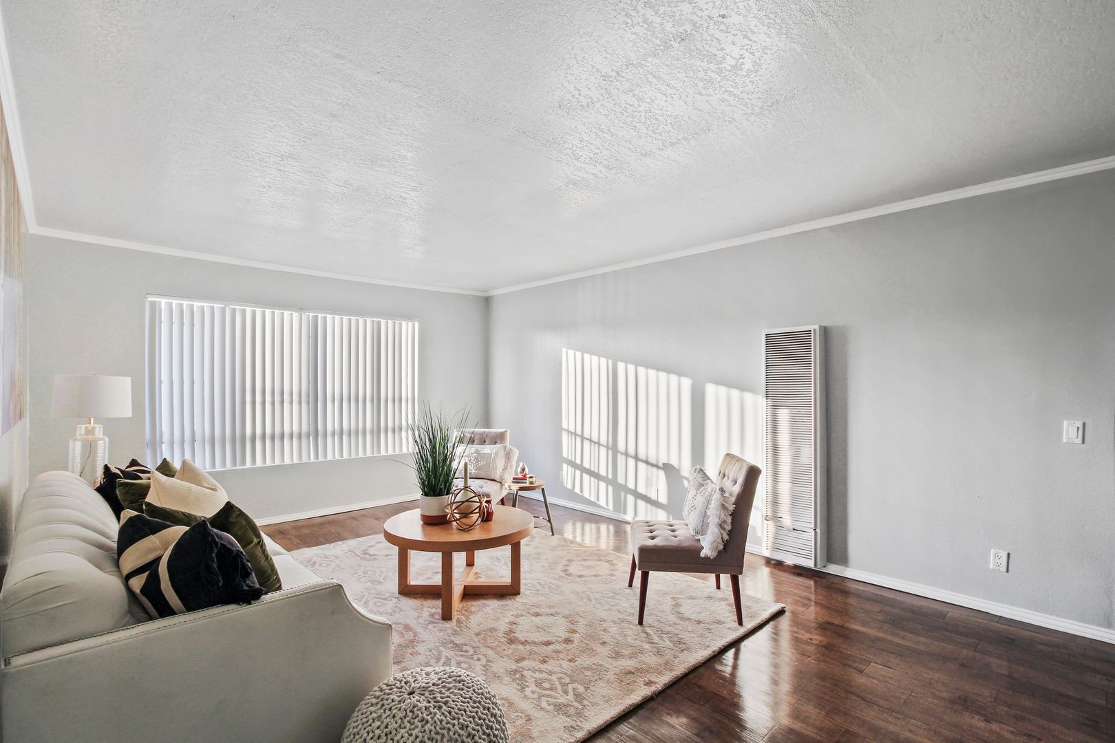 Villa Marseilles Apartments 9 of 12