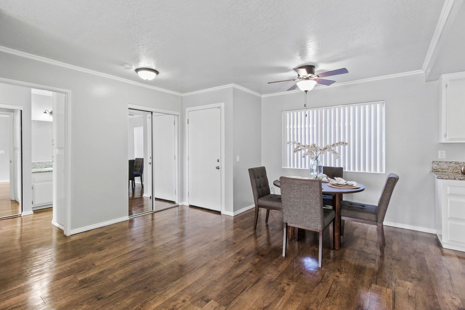 Villa Marseilles Apartments 8 of 43