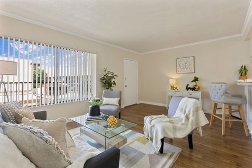 *2 BEDROOM 1 BATHROOM - FULLY REMODEL WITH MOVE IN SPECIAL - FIRST MONTH RENT FREE - LIMITED TIME ONLY*