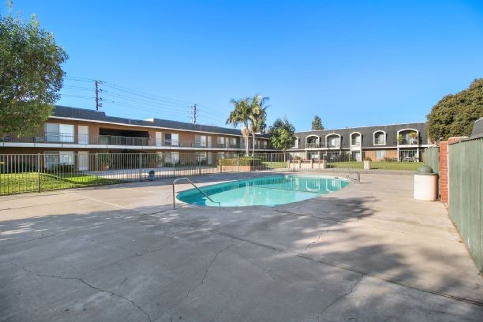 Villa Marseilles Apartments 38 of 43