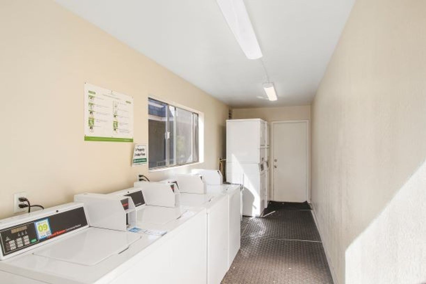 Villa Marseilles Apartments 32 of 43