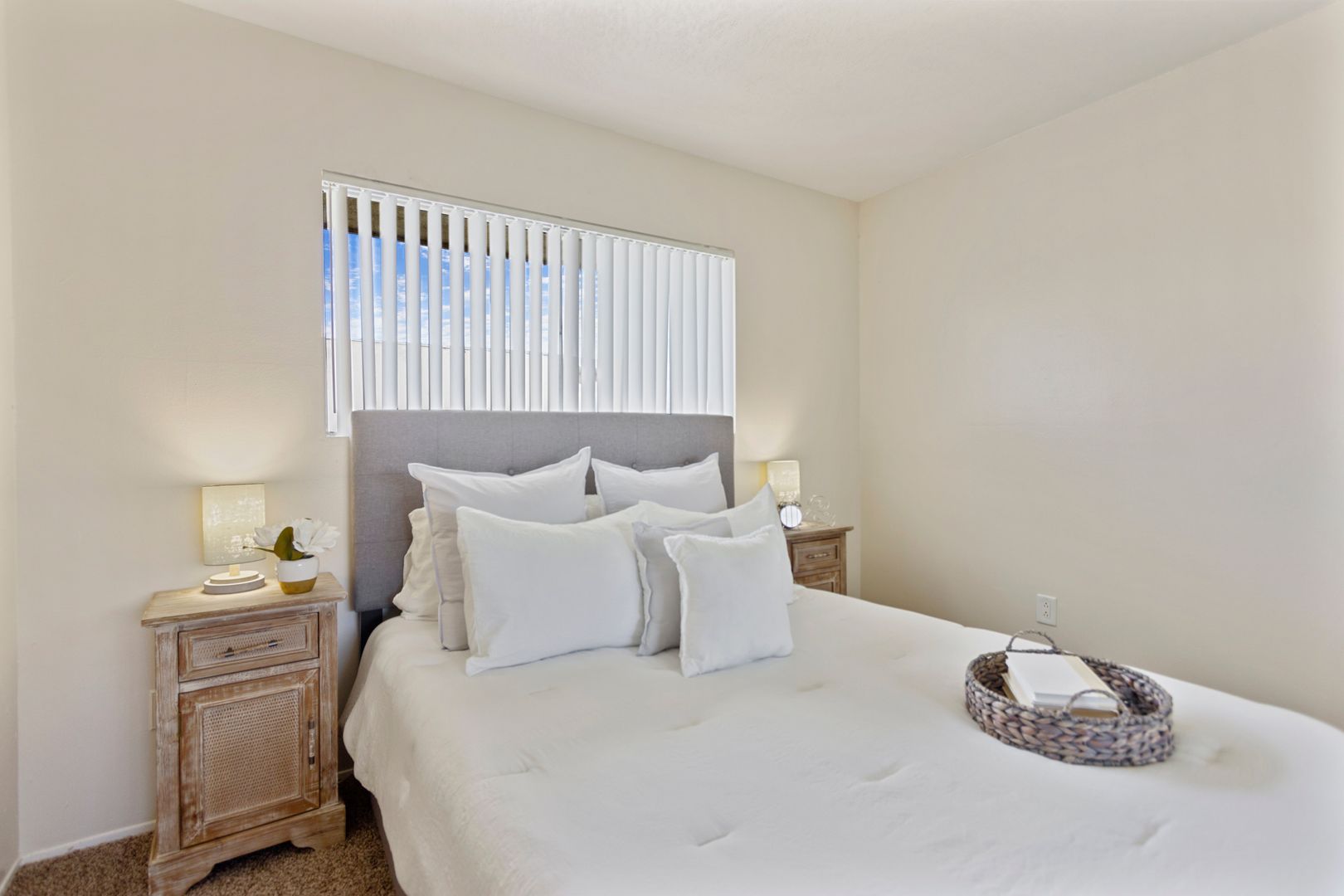 Holiday West Apartments 6 of 12