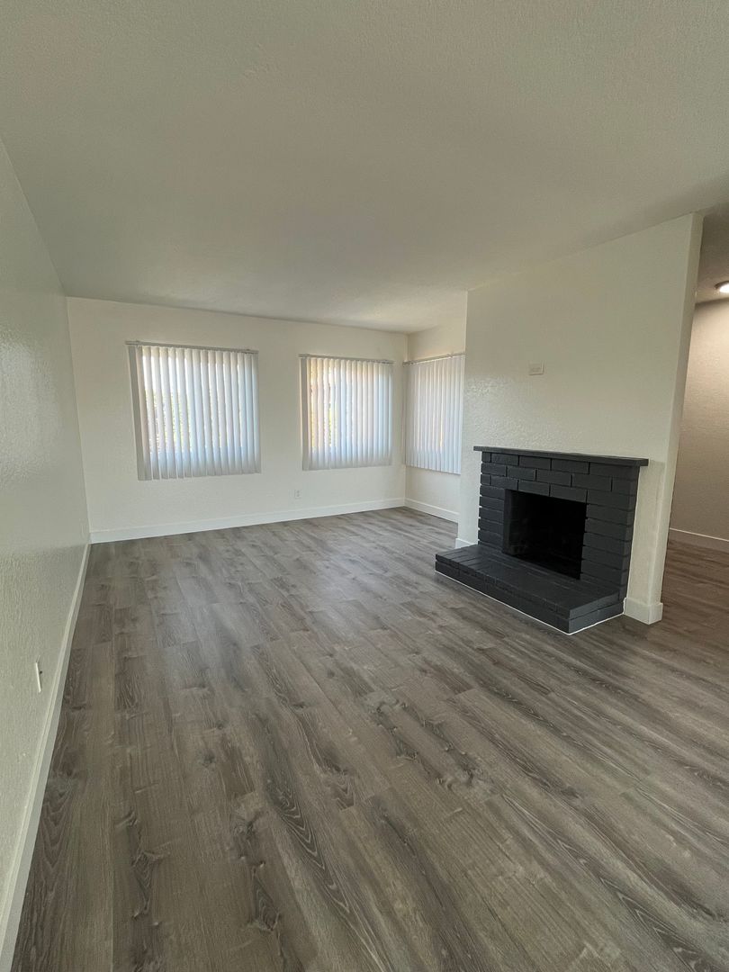 Huntington Beach Apartment: 1702 Florida Street