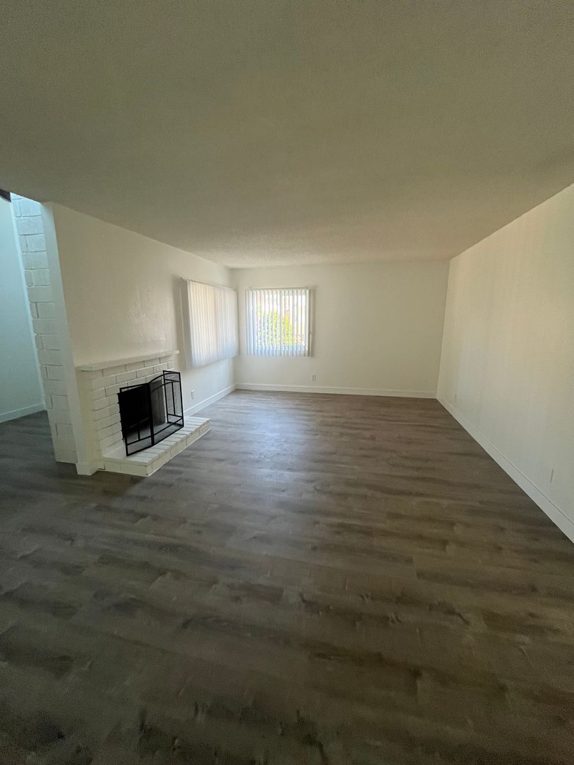 Huntington Beach Apartment: 1702 Florida Street