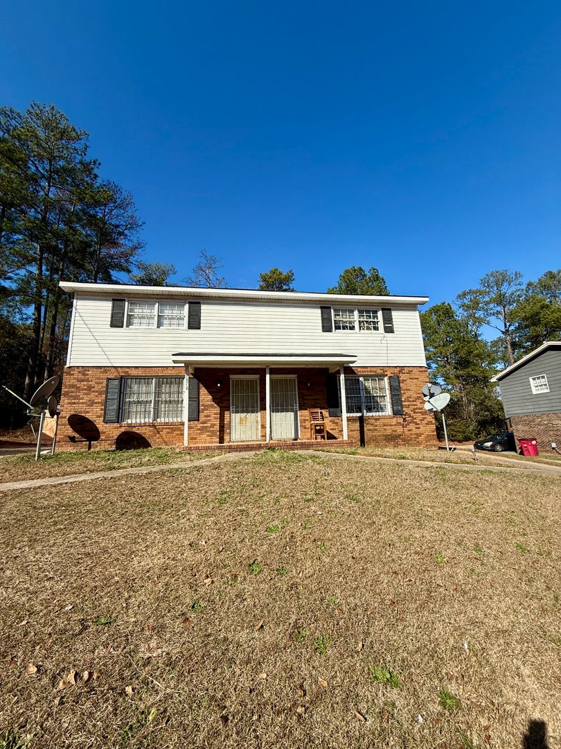 Macon Apartment: Old Clinton Rd.