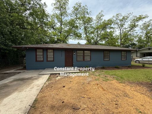 Fully Renovated 4 Bedroom Home with Fenced Yard – Available Now! – photo 1