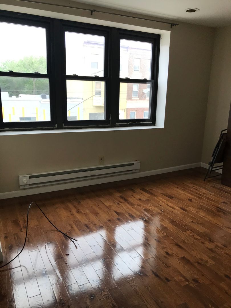 Philadelphia Apartment: 4800-02 Woodland Ave.