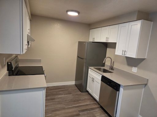 Beautiful Completely Remodeled One Bedroom Apartments