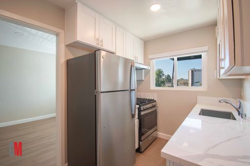 Renovated Studio with Parking Available & A/C!! – photo 1