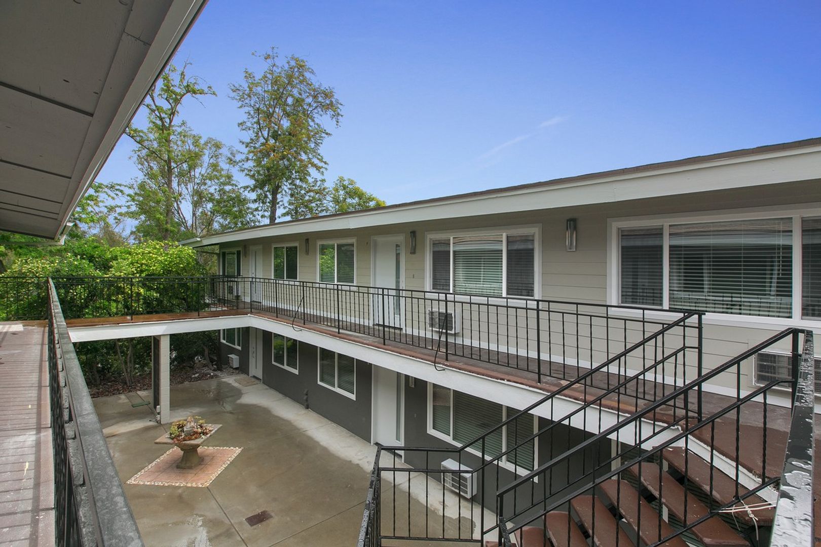 El Cajon Apartment: 689 Tyrone St